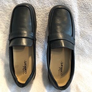 Strictly Comfort 8.5 Wide Women’s leather loafer